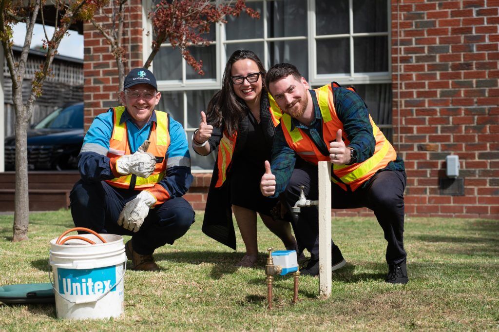 South East Water Cranbourne resident gets digital water meter installed 1024x681 1